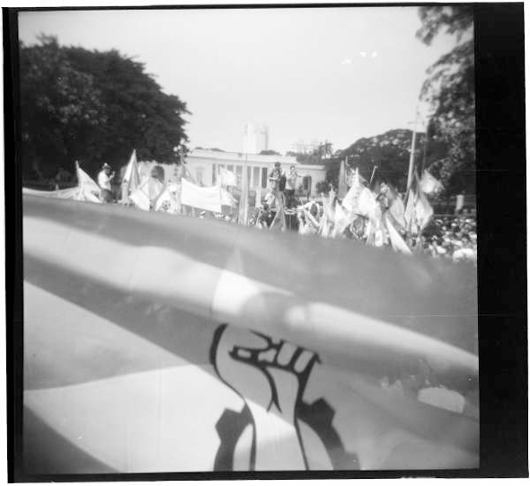 Demo di Istana Merdeka, Jakarta - menggunakan Holga