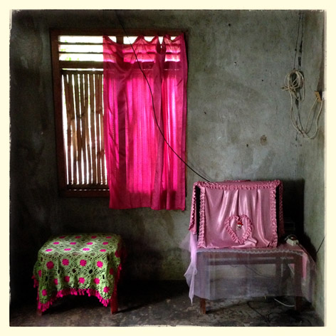 Ruang tamu di salah satu rumah warga di Larantuka, Kabupaten Flores Timur, Nusa Tenggara Timur.