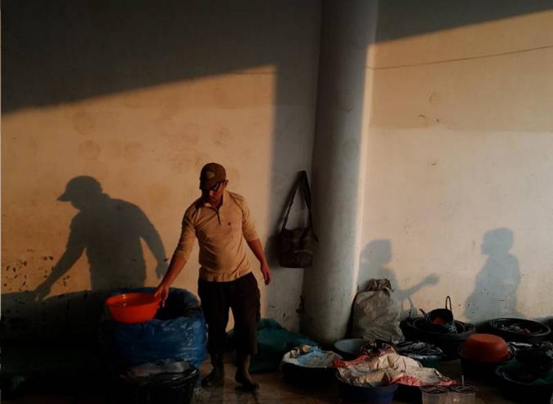 Suasana di tempat pelelangan ikan Sibolga