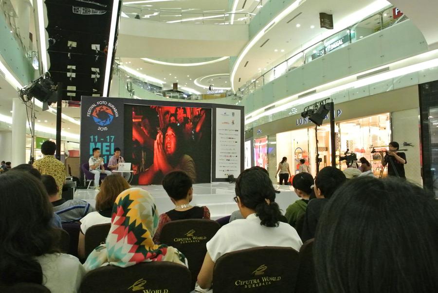 Salah satu kegiatan seminar fotografi