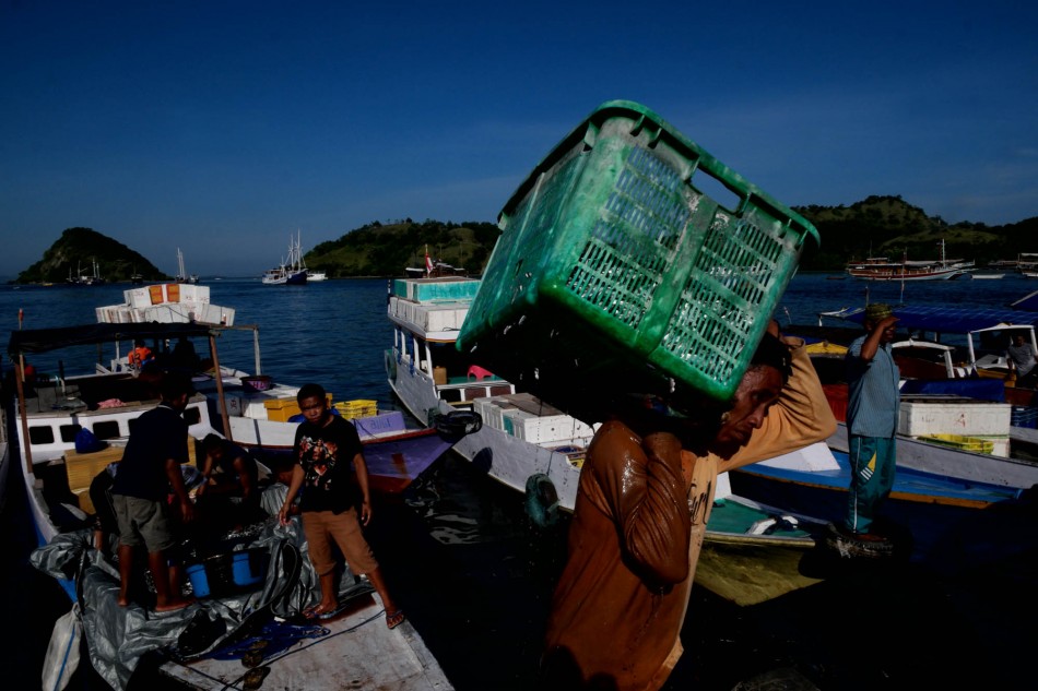 Pagi di pelabuhan ikan Labuan Bajo